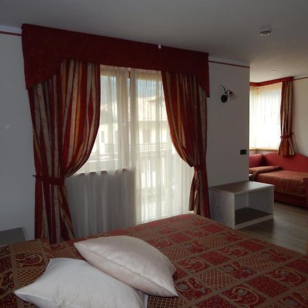 Hotel Canada Pinzolo Esterno foto