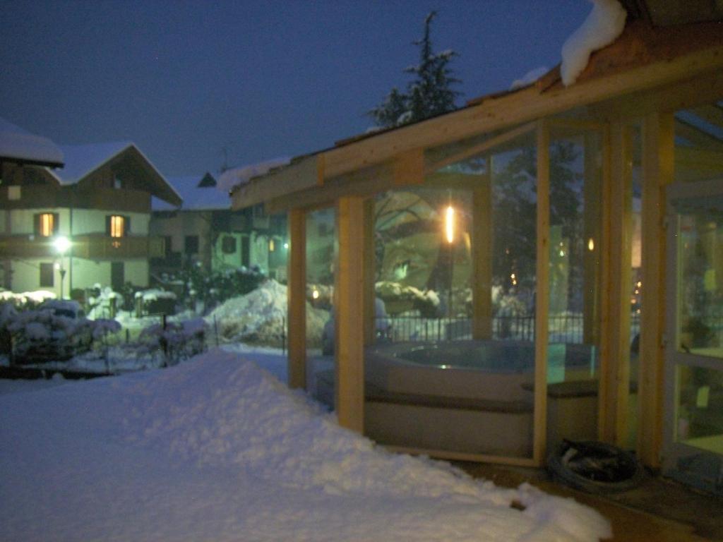 Hotel Canada Pinzolo Esterno foto