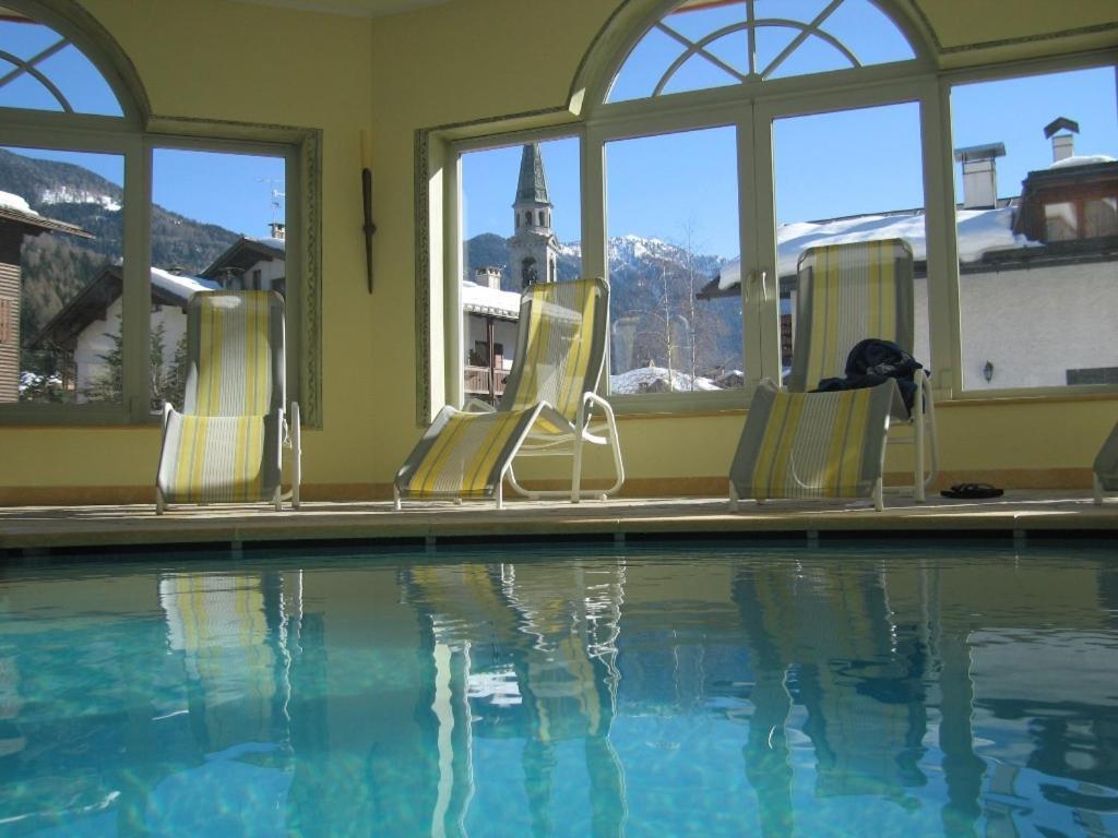 Hotel Canada Pinzolo Esterno foto