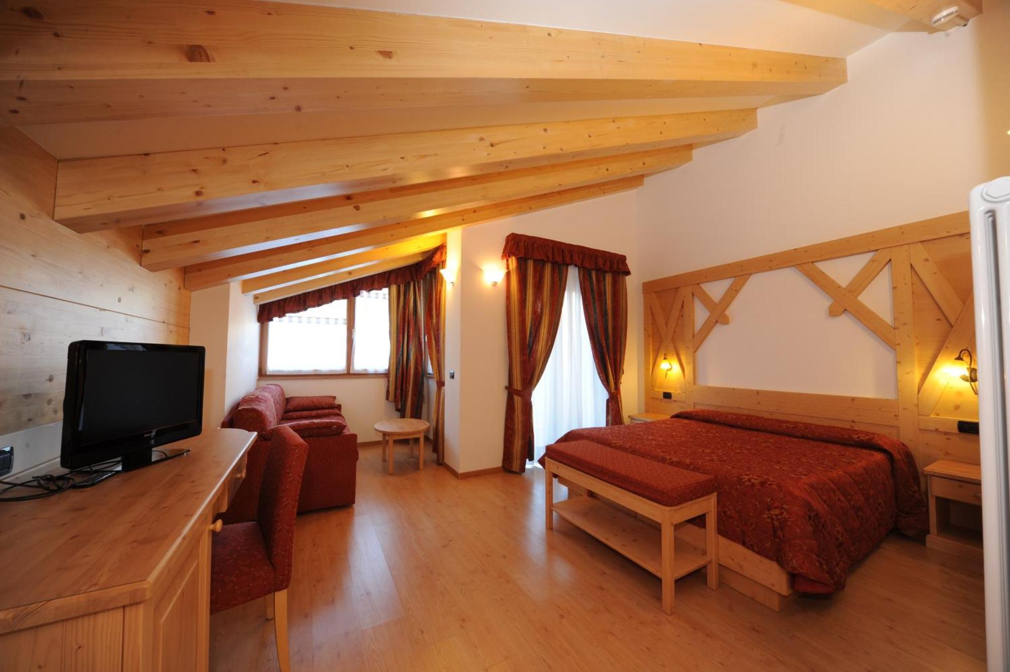 Hotel Canada Pinzolo Esterno foto