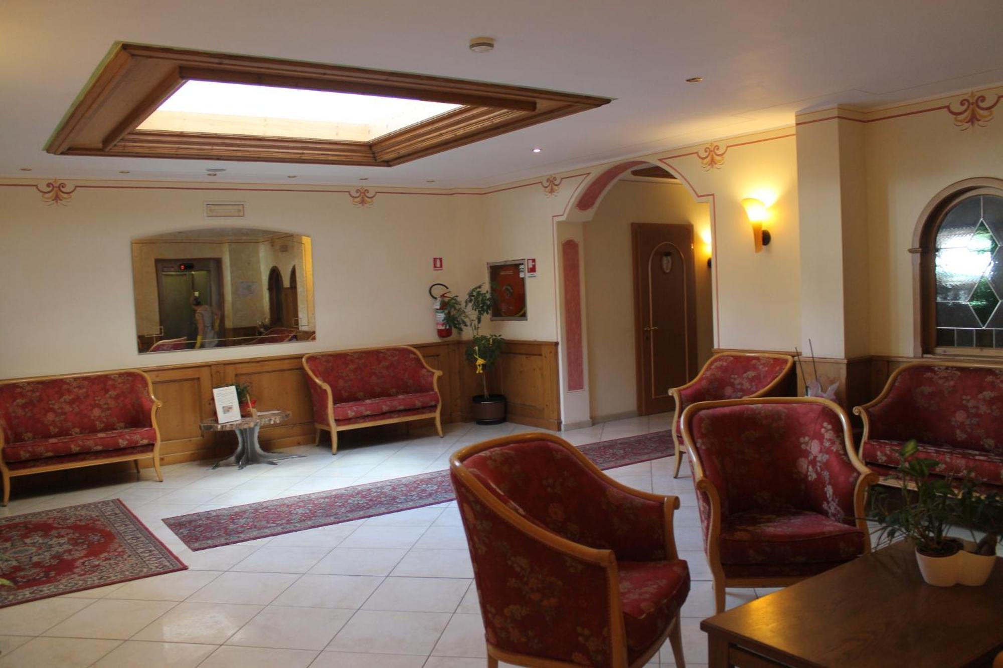 Hotel Canada Pinzolo Esterno foto