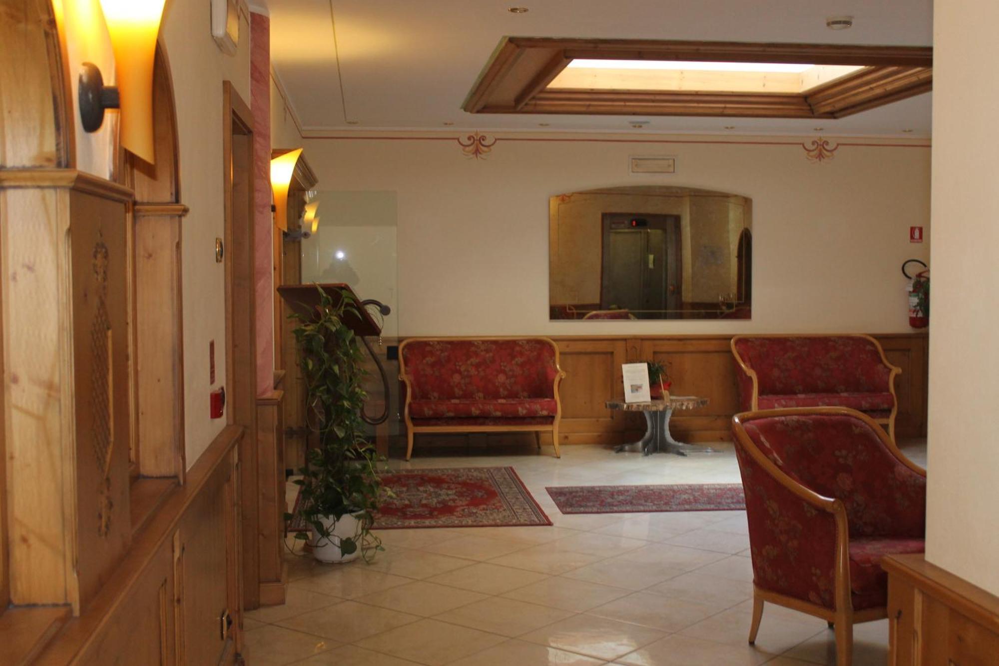 Hotel Canada Pinzolo Esterno foto