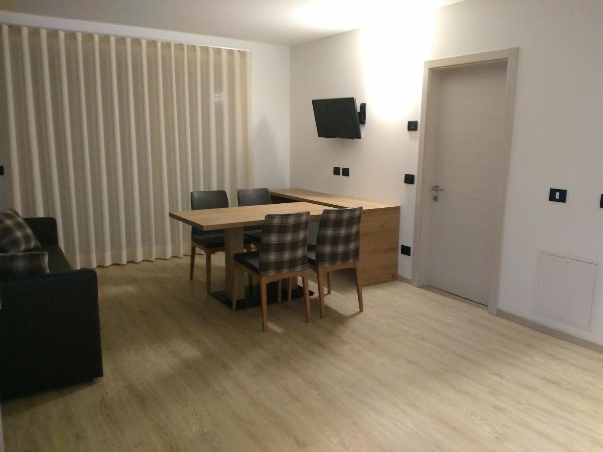 Hotel Canada Pinzolo Esterno foto